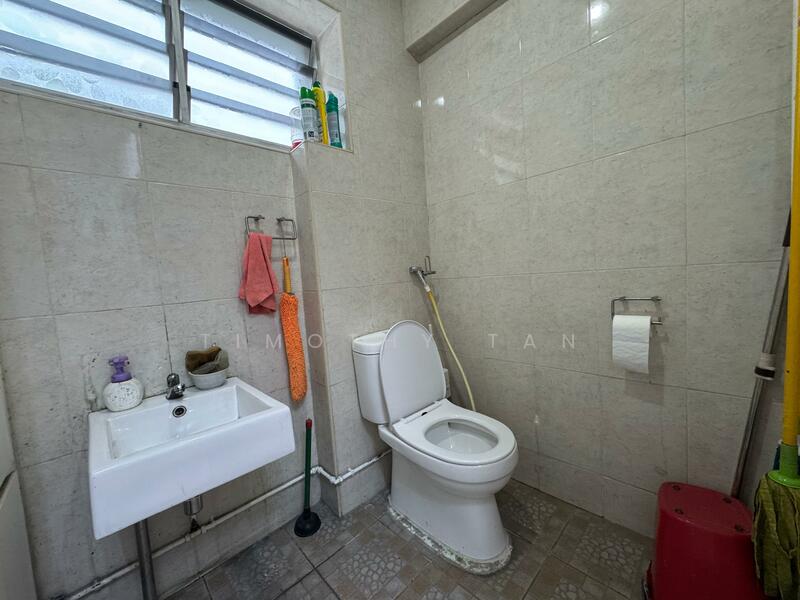 208 hougang street, 208 Hougang St. 21, 850 sqft, Office For Rent, by Timothy Tan, 60132318 - Bathroom - CommercialGuru.com.sg