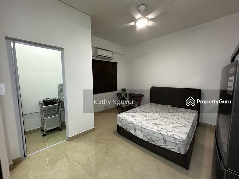 Studio Unit R4