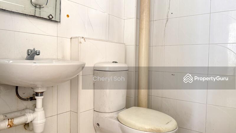1st Floor Bathroom