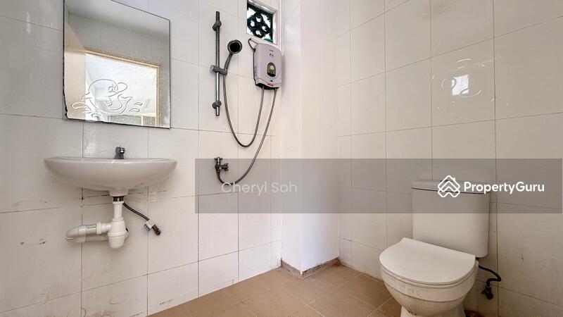 2nd Floor Bathroom