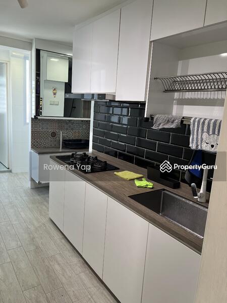 Nice Kitchen to whip up a hot meal!