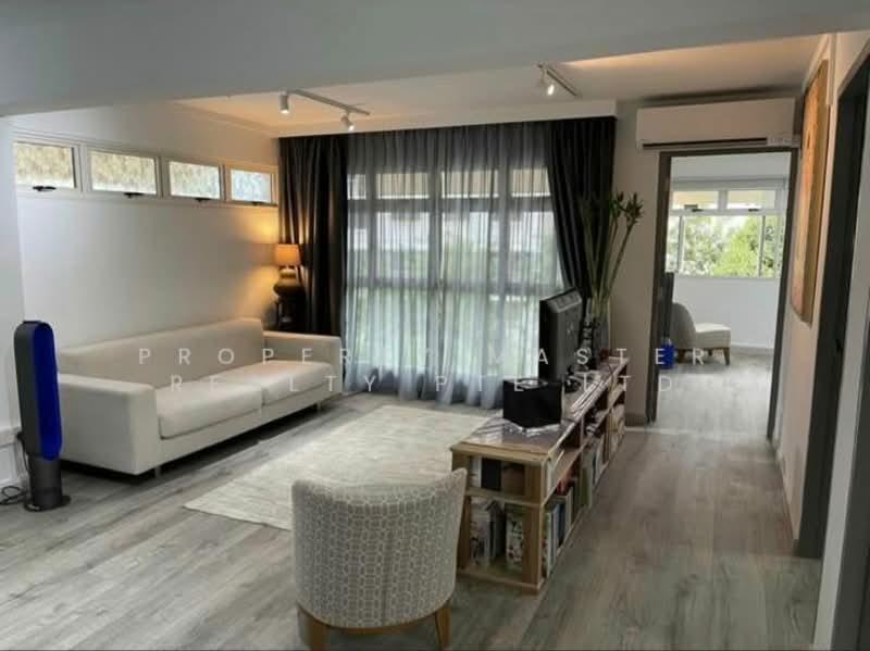 200 Boon Lay Drive, 200 Boon Lay Drive, 3 Bedrooms, 1,302 sqft, HDB Flat For Sale, by ROBIN OOI, 60132917 - Living Room - PropertyGuru.com.sg