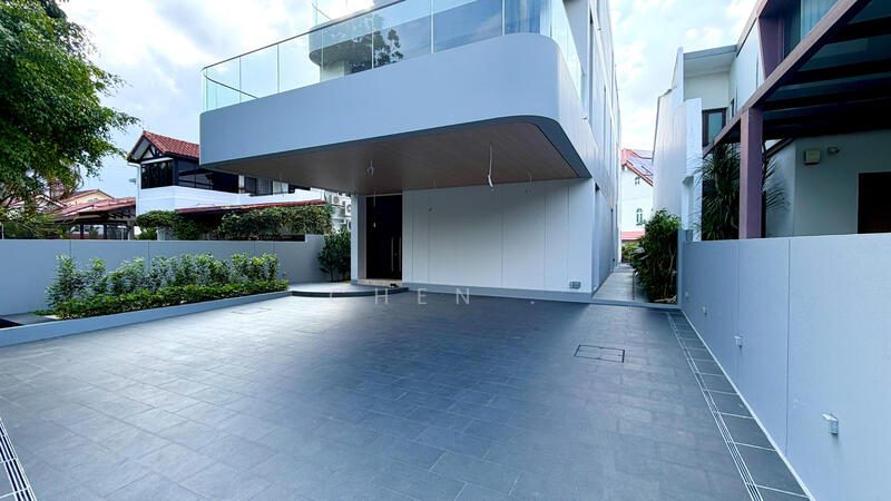 Extensive Variety of Landed-Detached, Holland Grove Estate, Mount Sinai Road, Henry Park, 5 Bedrooms, 12,110 sqft, Detached House For Sale, by CHEN ., 60132951 - Exterior - PropertyGuru.com.sg