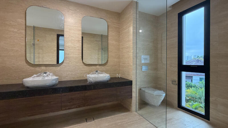 Extensive Variety of Landed-Detached, Holland Grove Estate, Mount Sinai Road, Henry Park, 5 Bedrooms, 12,110 sqft, Detached House For Sale, by CHEN ., 60132951 - Bathroom - PropertyGuru.com.sg