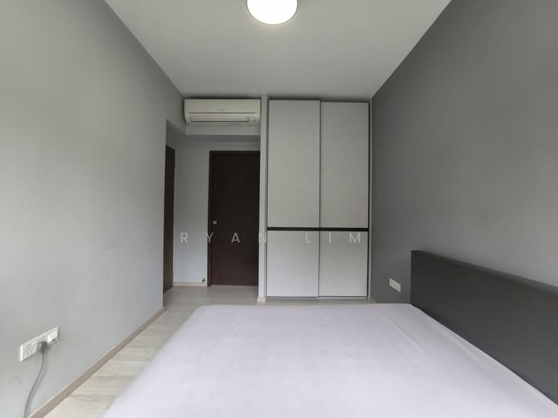 D'Nest, 131 Pasir Ris Grove, 2 Bedrooms, 753 sqft, Condominium For Sale, by Ryan Lim, 60133166 - Master Bedroom - PropertyGuru.com.sg