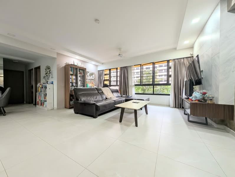 463B Bukit Batok Street 41, 463B Bukit Batok Street 41, 3 Bedrooms, 1,216 sqft, HDB Flat For Sale, by Max Ang, 60133379 - Living Room - PropertyGuru.com.sg