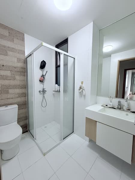 Varsity Park Condominium Condominium For Sale at S$ 2,300,000 | PropertyGuru Singapore - Common Bathroom