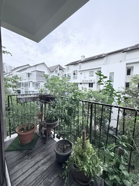 Varsity Park Condominium Condominium For Sale at S$ 2,300,000 | PropertyGuru Singapore - Balcony