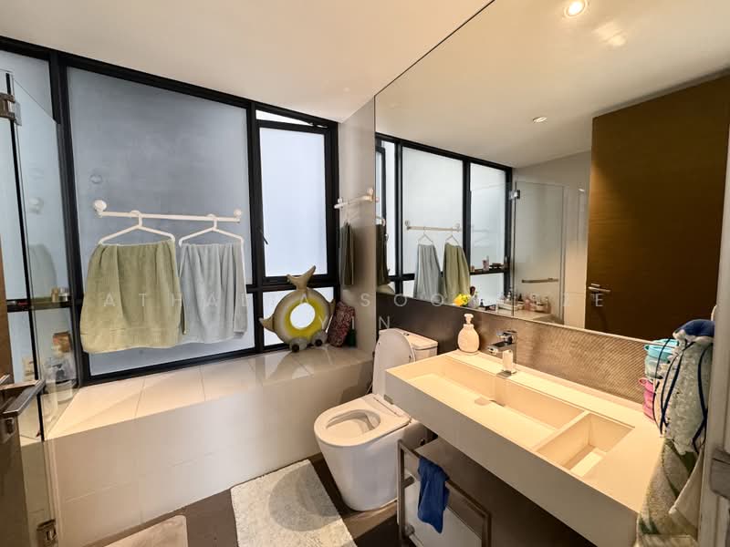 The Trizon, 8 Ridgewood Close, 2 Bedrooms, 1,044 sqft, Condominium For Sale, by Athalia Soon Sze Yin, 60133503 - Bathroom - PropertyGuru.com.sg