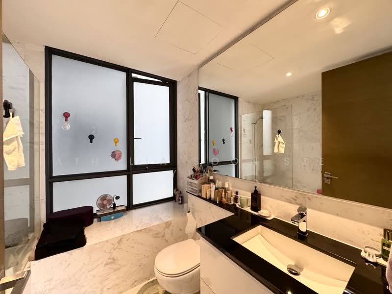The Trizon, 8 Ridgewood Close, 2 Bedrooms, 1,044 sqft, Condominium For Sale, by Athalia Soon Sze Yin, 60133503 - Bathroom - PropertyGuru.com.sg