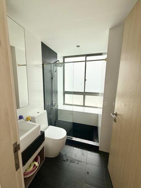 Newton Edge Condominium For Sale at S$ 1,549,888 | PropertyGuru Singapore - Bathroom