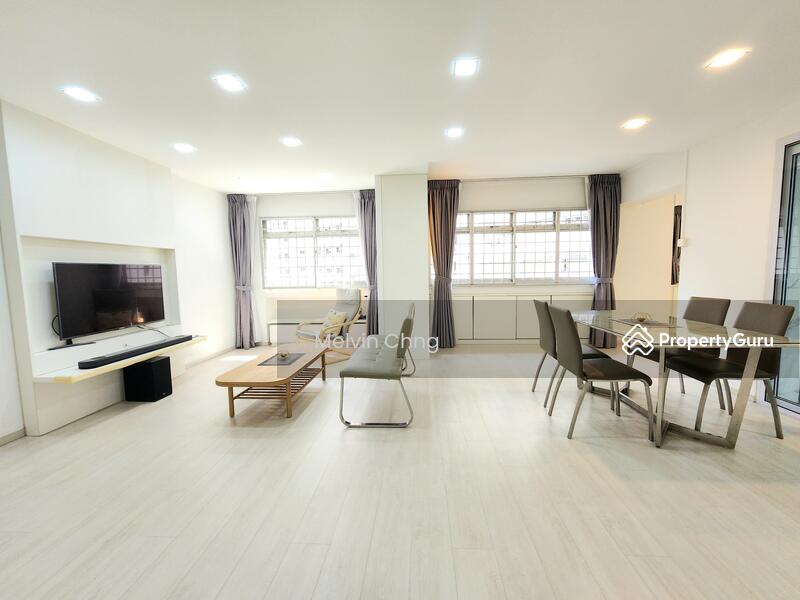 Beautifully Renovated Living room 