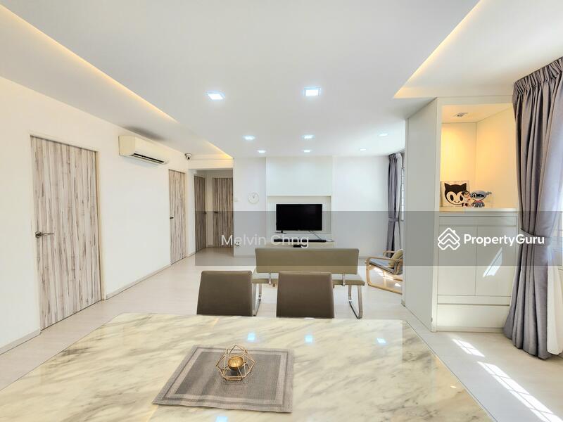 Beautifully Renovated Living room