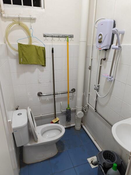 338 Ang Mo Kio Avenue 1, 338 Ang Mo Kio Avenue 1, 700 sqft, Shop / Shophouse For Rent, by Kevin Chia Huat Chew, 60133712 - CommercialGuru.com.sg