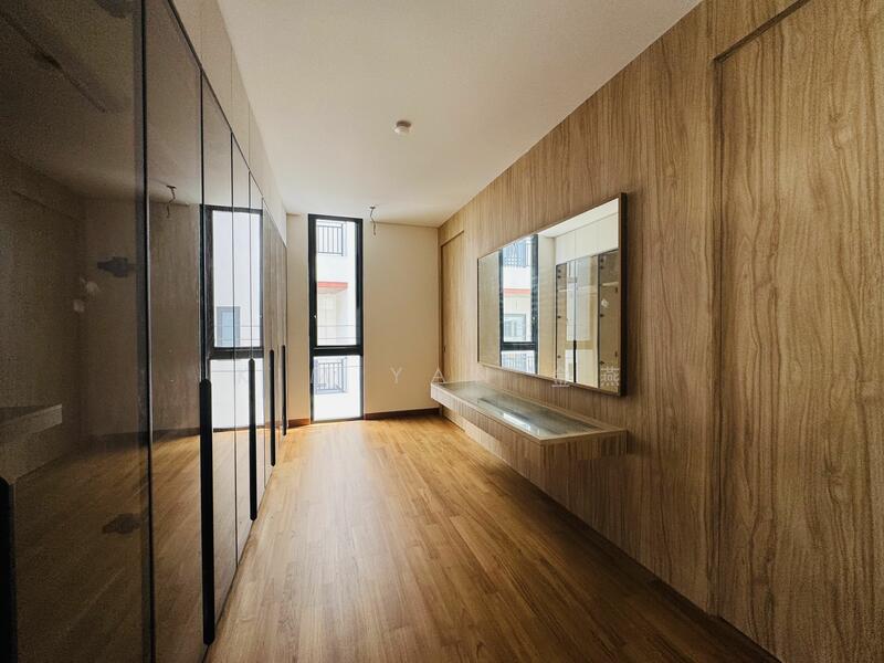 For Sale - Brand New & Giant Semi-D, 4 levels with lift, 7 Bedrooms ensuite, huge for multi-generations