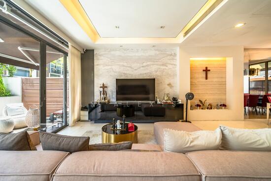 Hillcrest Villa