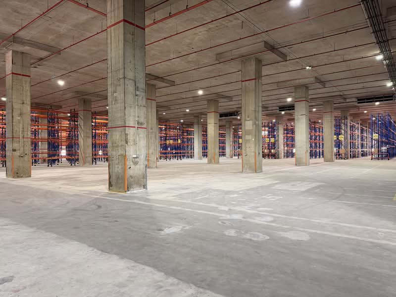 Corner | 6 Bays | 8m Clear w/Racks @ Jurong, , 57,500 sqft, Warehouse For Rent, by Ryan Chau, 60133880 - Interior - CommercialGuru.com.sg