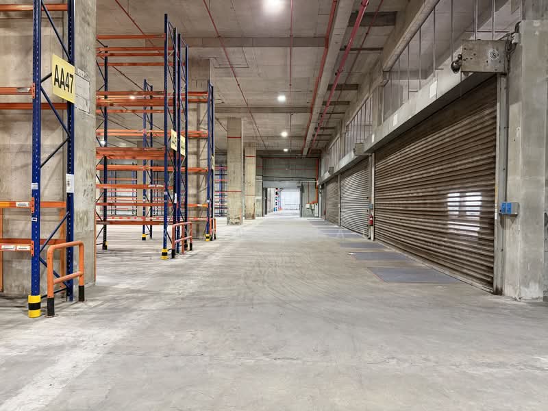 Corner | 6 Bays | 8m Clear w/Racks @ Jurong, , 57,500 sqft, Warehouse For Rent, by Ryan Chau, 60133880 - Interior - CommercialGuru.com.sg