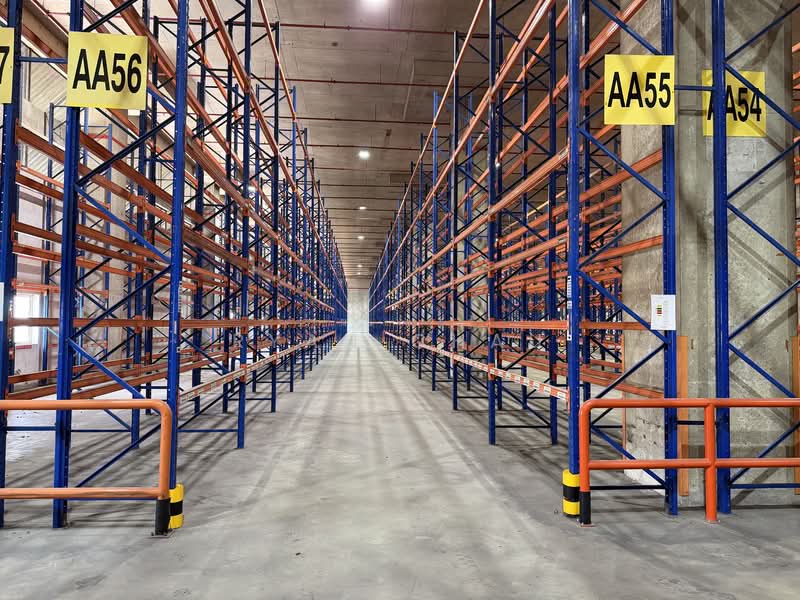 Corner | 6 Bays | 8m Clear w/Racks @ Jurong, , 57,500 sqft, Warehouse For Rent, by Ryan Chau, 60133880 - CommercialGuru.com.sg