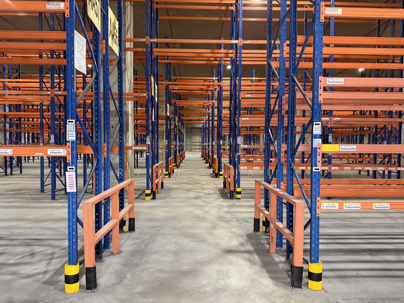Corner | 6 Bays | 8m Clear w/Racks @ Jurong, , 57,500 sqft, Warehouse For Rent, by Ryan Chau, 60133880 - CommercialGuru.com.sg