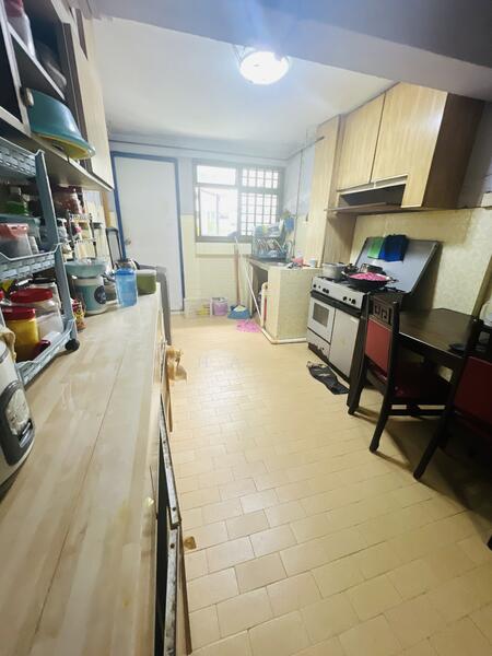21 Telok Blangah Crescent HDB Flat For Sale at S$ 340,000 | PropertyGuru Singapore - Kitchen