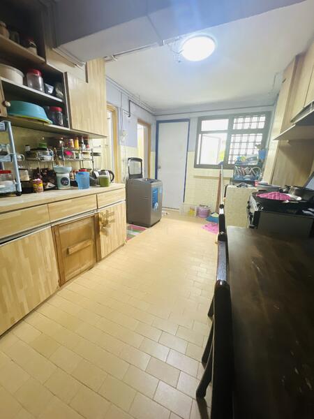 21 Telok Blangah Crescent HDB Flat For Sale at S$ 340,000 | PropertyGuru Singapore - Kitchen