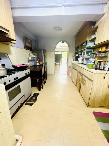 21 Telok Blangah Crescent HDB Flat For Sale at S$ 340,000 | PropertyGuru Singapore - Kitchen
