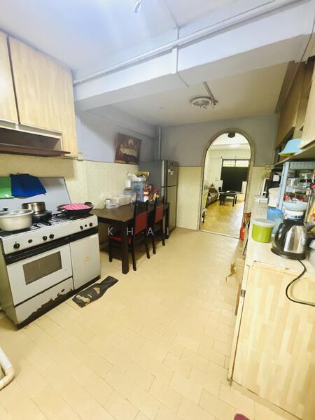 21 Telok Blangah Crescent HDB Flat For Sale at S$ 340,000 | PropertyGuru Singapore - Kitchen