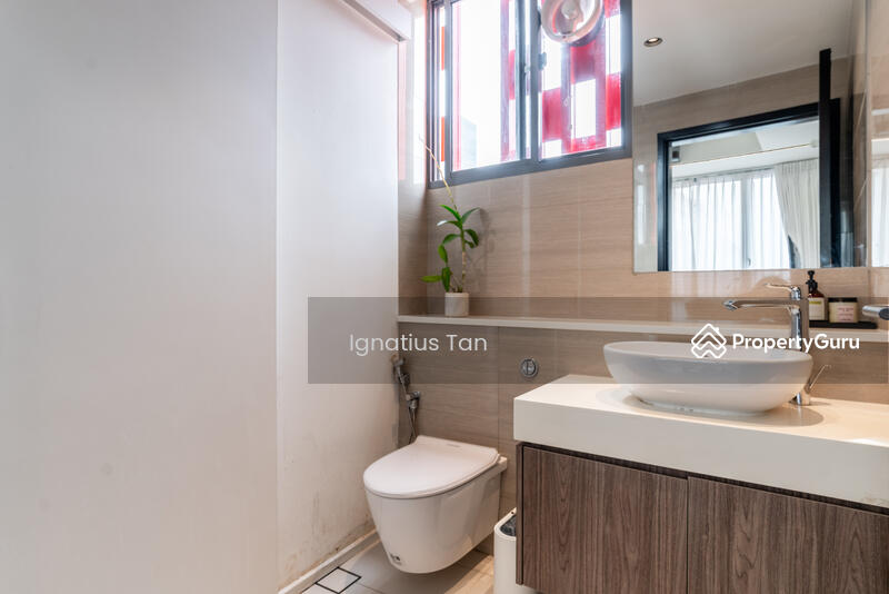 Level 1 Toilet with hidden yard
