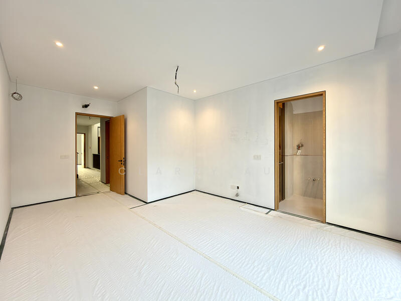 INTER-TERRACE 2.5 Storey With Lift @ Upp Thomson | 1km to CHIJ St Nicholas ★Eminence Landed★ Terraced House For Sale at S$ 6,400,000 | PropertyGuru Singapore - Interior