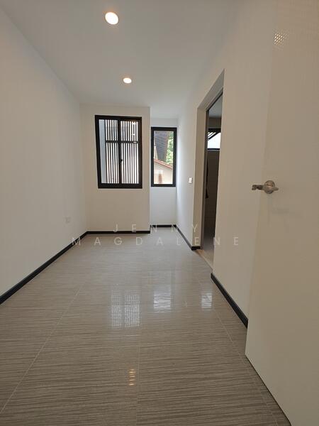 2-floors of 5BR for rent, walk to Hillview MRT & Nature Park!, , 5 Bedrooms, 1,500 sqft, Walk-up Apartment For Rent, by Jenny Magdalene, 60134678 - PropertyGuru.com.sg