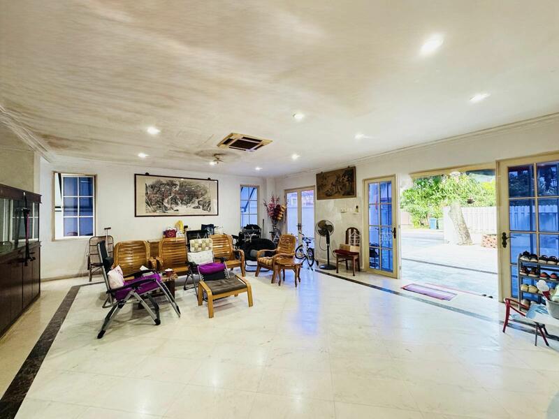 For Sale - Lowest quantum to buy a Classical detached house with 6 big bedrooms all ensuite