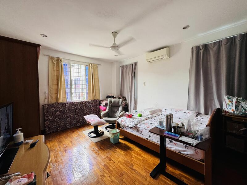 For Sale - Lowest quantum to buy a Classical detached house with 6 big bedrooms all ensuite