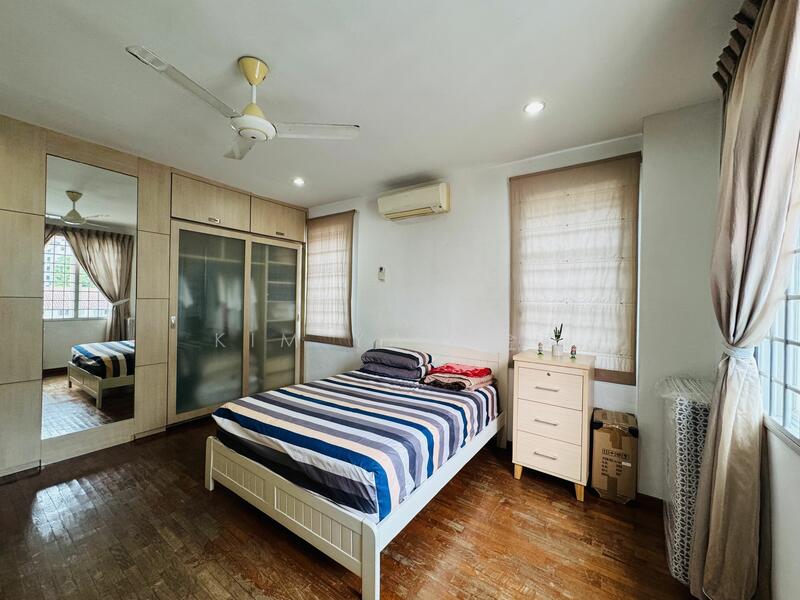 For Sale - Lowest quantum to buy a Classical detached house with 6 big bedrooms all ensuite