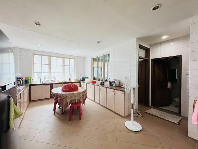 For Sale - Lowest quantum to buy a Classical detached house with 6 big bedrooms all ensuite