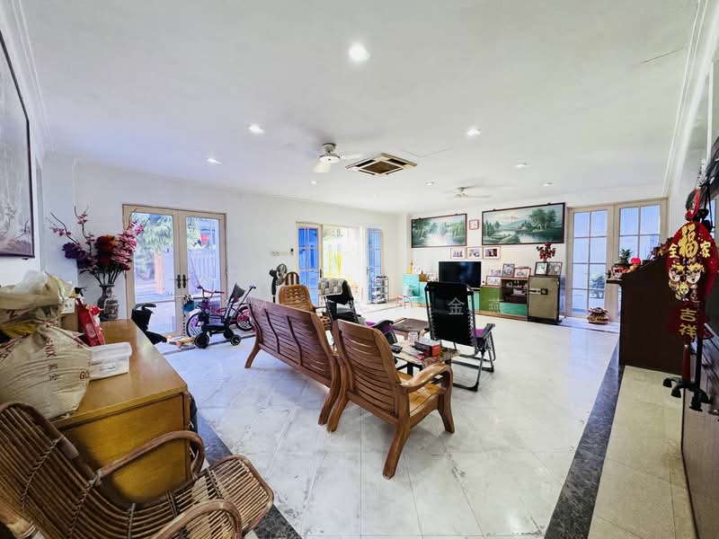 For Sale - Lowest quantum to buy a Classical detached house with 6 big bedrooms all ensuite