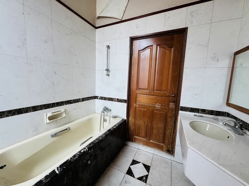 For Sale - Lowest quantum to buy a Classical detached house with 6 big bedrooms all ensuite