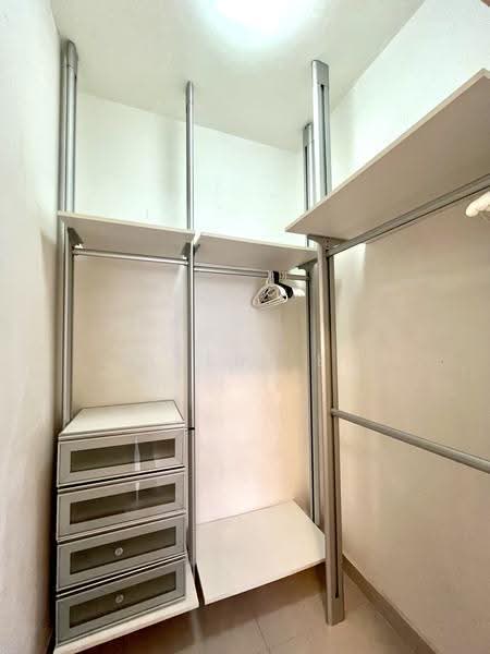 The Cascadia, 921 Bukit Timah Road, Clementi Park / Upper Bukit Timah, 1 Bedroom, 568 sqft, Condominium For Rent, by Serene Ee, 60134765 - Bomb Shelter / Walk-in Wardrobe - PropertyGuru.com.sg