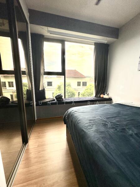 A good sized master bedroom 