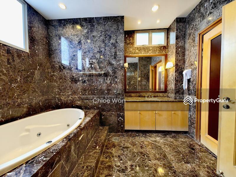 Level 1 Master Bathroom