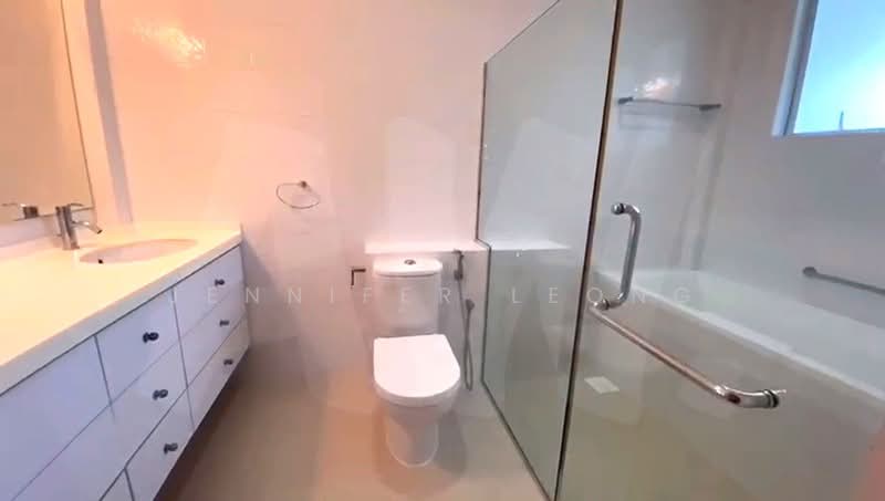 Bukit Timah 2-Sty Bungalow MGS Within 1 km, Jalan Kampong Chantek Binjai Park Swiss Club Road, Clementi Park / Upper Bukit Timah, 5 Bedrooms, 5,000 sqft, Detached House For Sale, by Jennifer Leong, 60134947 - Bathroom - PropertyGuru.com.sg