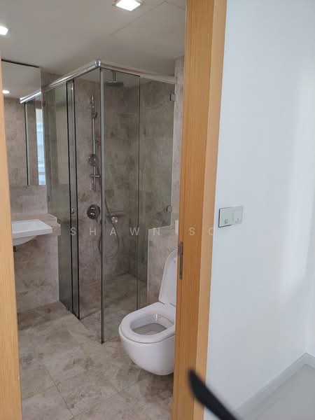 One Shenton, 1 Shenton Way, 1 Bedroom, 581 sqft, Condominium For Rent, by Shawn Soh, 60134983 - Bathroom - PropertyGuru.com.sg