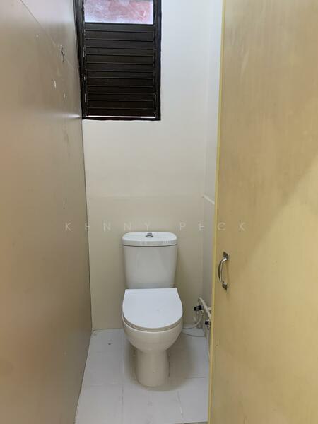 Kai Fook Mansion, 2 Kim Tian Road, Room Rental, 200 sqft, Apartment For Rent, by Kenny Peck 有益, 60134988 - Bathroom - PropertyGuru.com.sg