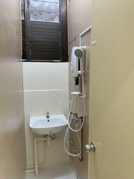 Kai Fook Mansion, 2 Kim Tian Road, Room Rental, 200 sqft, Apartment For Rent, by Kenny Peck 有益, 60134988 - Bathroom - PropertyGuru.com.sg