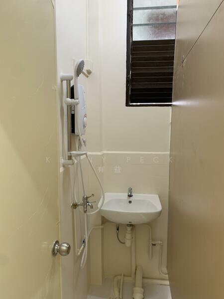 Kai Fook Mansion, 2 Kim Tian Road, Room Rental, 200 sqft, Apartment For Rent, by Kenny Peck 有益, 60134988 - Bathroom - PropertyGuru.com.sg