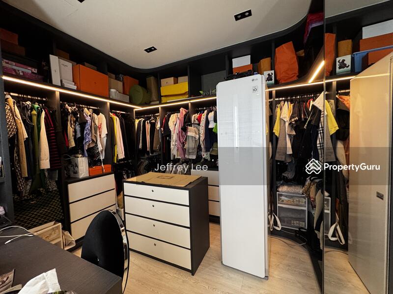 Walk-in Wardrobe