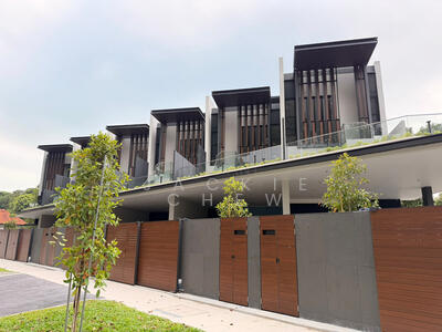 For Sale - ❤️GIANT⚡️The Harbour Residences! Newly Built Corner Terrace with Pool and Home Lift