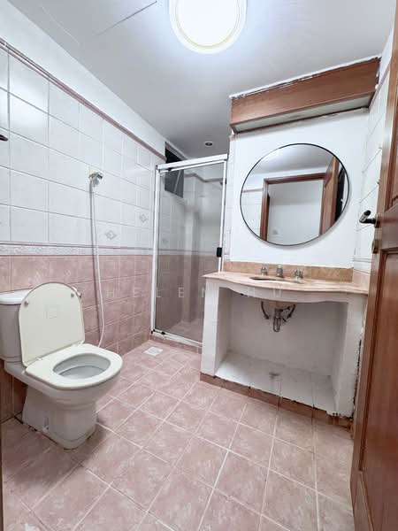Regent Park, 26 Jalan Lempeng, 3 Bedrooms, 1,130 sqft, Condominium For Sale, by Helen HU, 60135661 - Bathroom - PropertyGuru.com.sg