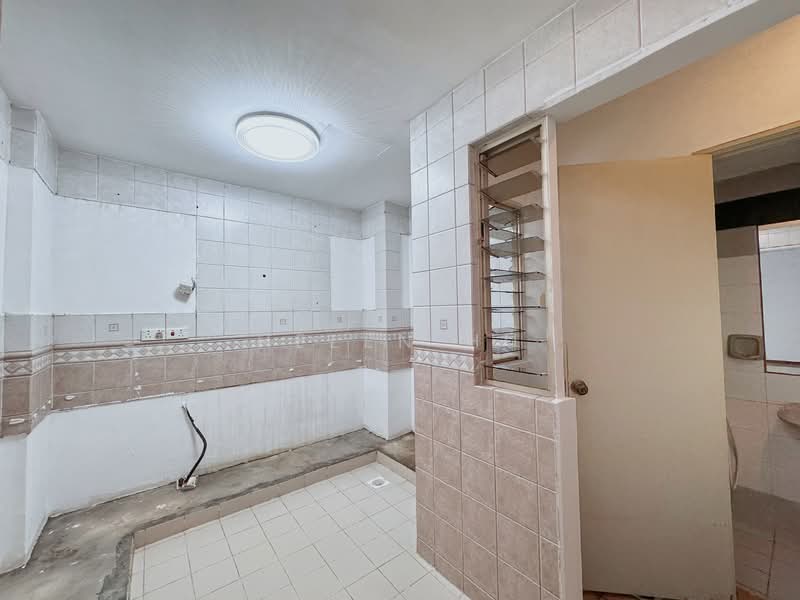 Regent Park, 26 Jalan Lempeng, 3 Bedrooms, 1,130 sqft, Condominium For Sale, by Helen HU, 60135661 - Kitchen - PropertyGuru.com.sg
