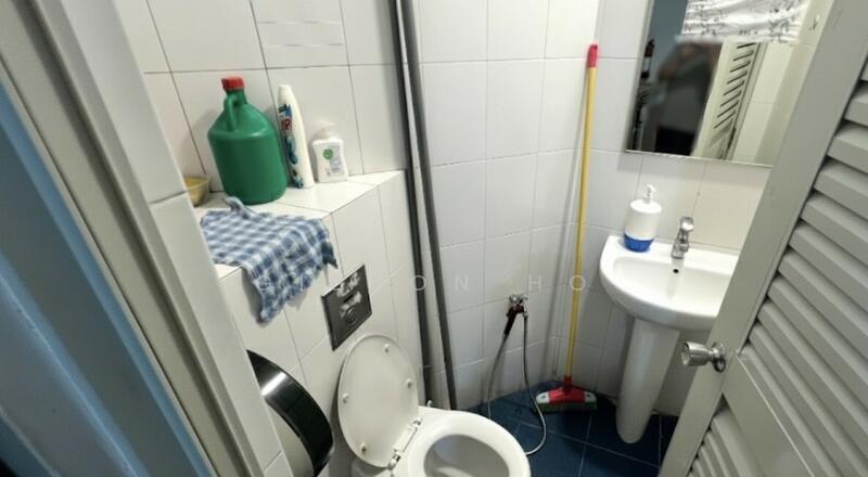 Retail shop at upper cross street, Retail shop at upper cross street., 1,000 sqft, Shop / Shophouse For Rent, by Gibson Ho, 60135799 - Bathroom - CommercialGuru.com.sg